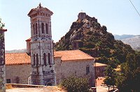 Glockenturm oben im Dorf