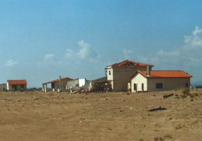 Unbewohnbare Häuser am Strand (Epitalio)