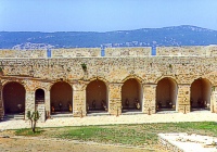 Restaurierte Festungsmauer