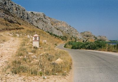 Straße nördlich des Prokopos-See