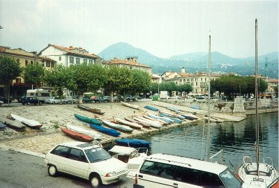 Blick vom Yachthafen zur Promenade