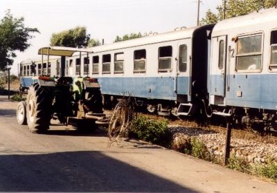 Hier hält die Peloponnes-Eisenbahn