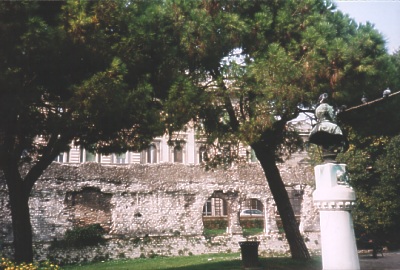 Reste einer römischen Stadtmauer