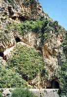 Tunnel in der Nähe der Höhle  Agia Sofia