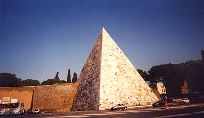 Piramide a Roma