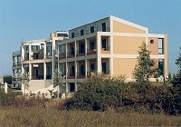 Hotel Alkionis Rückansicht mit Terrassen