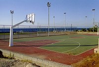 Sportplätze mit Blick aufs Meer