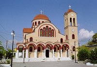 Neue hübsche Kirche in Mirsini