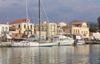 Aegina Stadt - Häuser am Hafen
