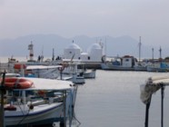 Ägina-Stadt, Weiße Kirche am Hafen