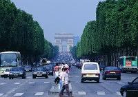 Vom Champs-Élysées zum Arc de Triomphe