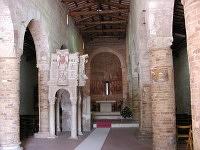 Im Inneren der Kirche "Santa Maria del Lago"