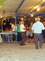 Tanzende Gäste  beim Stavrosfest