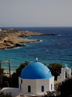 Kuppel von Agios Stavros mit Blick auf das Meer