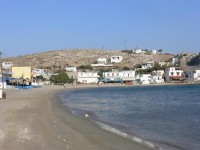 Strand und Straße in Avlakia