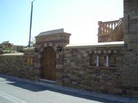 Residenz Agentis, Mauer mit Tor zur Strasse