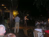Hotel Cactus Beach, kret. Abend, Vasilis tanzt (im Jahre 2005)