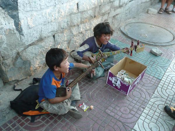 Strassenkinder in Lhasa (Tibet)