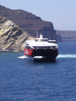 Katamaranfähre Hafen Santorin