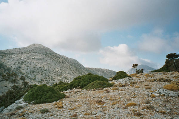 Sicht über den Grat zum Mt.Pelinaion (Wolke)