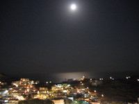 Mond über Chora/Village