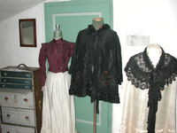 Kleidung von Früher im Museum