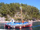Altes Fischerboot am Hafen von  Paxi