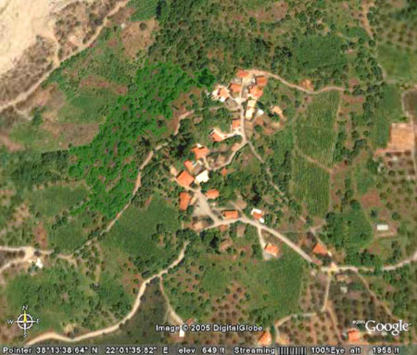 Luftbild des kleinen Dorfes Chatsi bei Aegion (Aegialia)