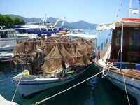 Fischerboot am alten Hafen von Limenas