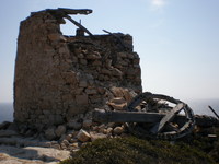 Überreste der Windmühle Kato Milos