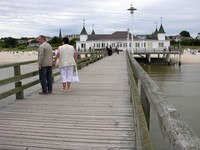 Seebrücke vom Wasser aus