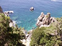 Klippen mit kristallklarem Wasser auf Korfu
