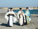 Geistliche nach dem Kreutztauchen in Mastihari