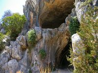 Doppelstöckige Damianou Höhle