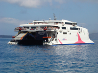 Hafen Athinios -Riesige Megajet-Fähre 2-