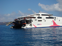 Hafen Athinios -Riesige Megajet-Fähre 3-