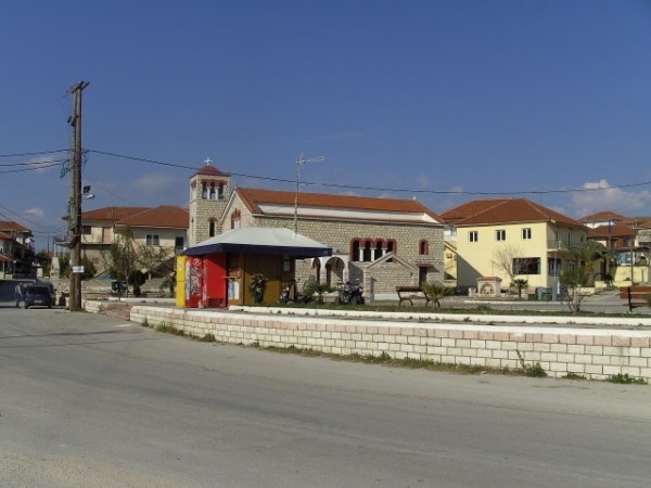 Dorfkirche mit Kiosk