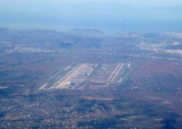 Der Flughafen El. Venizelos von oben