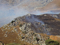 Brand zwischen Kourtaliotis -Schlucht und Mixouruma