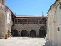 Wieder aufgebauter Teil vom Kloster Moni Vronti 2010