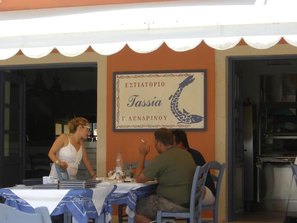 in der Tassia Taverne im Hafen von Fiskardo