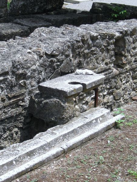 Antike Toilette mit Wasserspülung