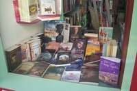 Buch Meligala im Buchladen in Pylos