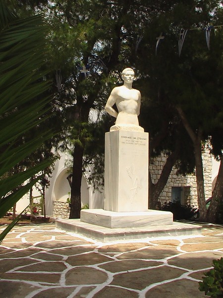 Denkmal für Nikos Stellas in Marpissa