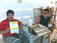 Neu: Taxiwerbung für Dimitris Prasinos (rechts)