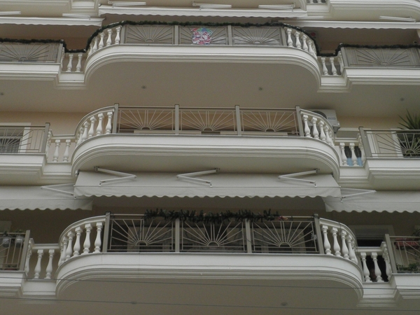 Serres-schöne Balkone 01