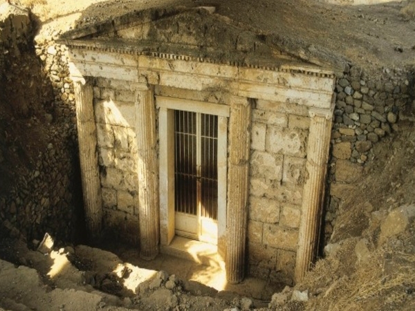 Makedonischer Grab im ionischen Stil-nicht im dorischen 03