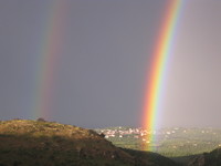 Regenbogen über Charakpoio