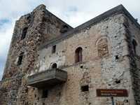 Mittelalterlicher Turm in Rovies