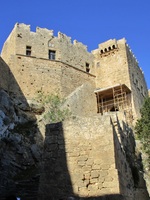 Ritterhaus am Eingang zur Akropolis